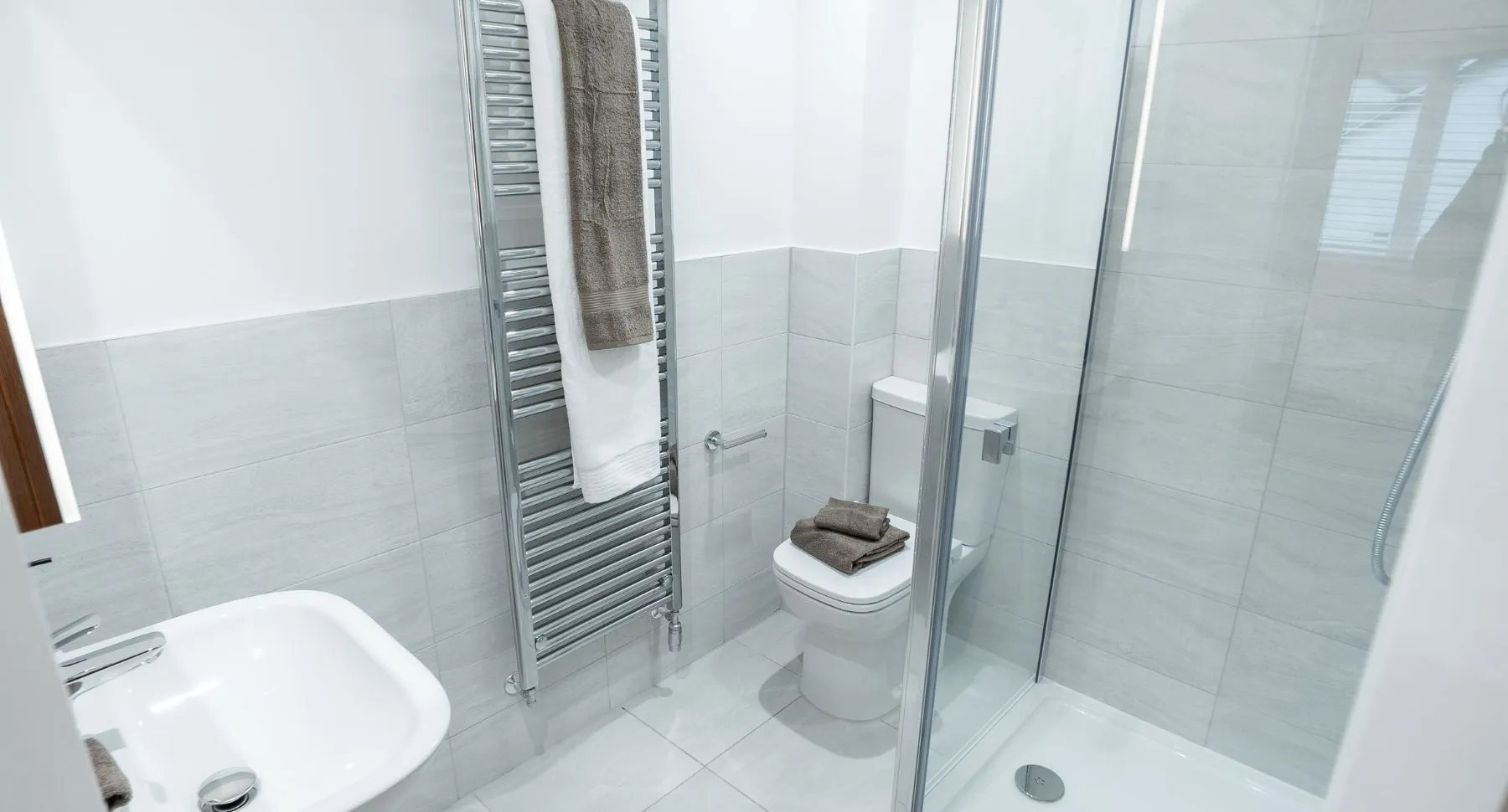 Part tiled ensuite Keswick